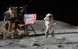 为什么动画《赛博朋克：边缘行者》中Lucy想去月球？